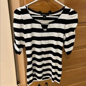 White House Black Market Fitted Black and White 3/4 Sleeve Tee